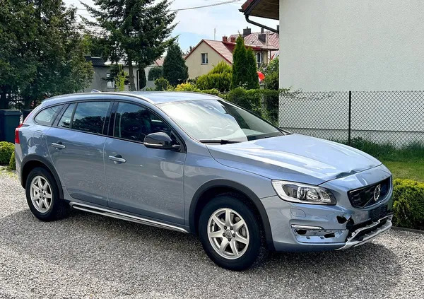 samochody osobowe Volvo V60 Cross Country cena 71900 przebieg: 72300, rok produkcji 2018 z Garwolin